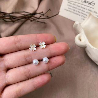Alloy Flower / Faux Pearl Earring