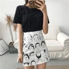 Plain Short-sleeve T-shirt / Print Slim-fit Skirt
