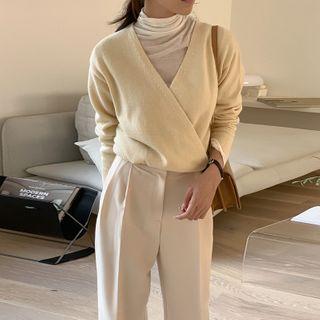 Long-sleeve Turtleneck Top / V-neck Sweater / Straight-fit Dress Pants