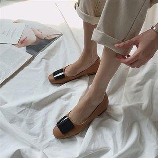 Round-toe Patent-detail Flats