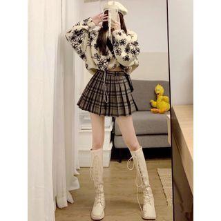 Floral Print Fleece Cropped Sweatshirt / Plaid Mini Pleated Skirt