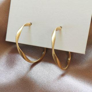Twisted Hoop Earring / Clip-on Earring