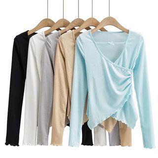 V-neck Lettuce Edge Shirred T-shirt