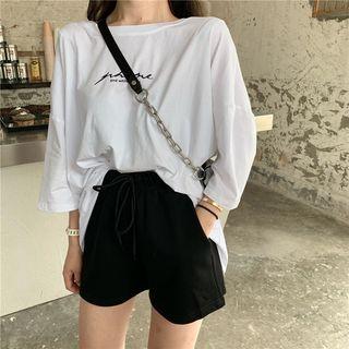 Lettering Cut-out 3/4-sleeve T-shirt / Drawstring Shorts