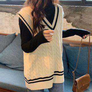 V-neck Contrast Trim Loose Fit Cable Knit Vest