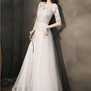 Short-sleeve Floral Applique A-line Gown