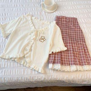 Plain Embroidered Wood Ear Trim Top / Plaid High-waist A-line Skirt