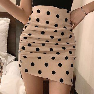 Short-sleeve T-shirt / Polka Dot Pencil Skirt