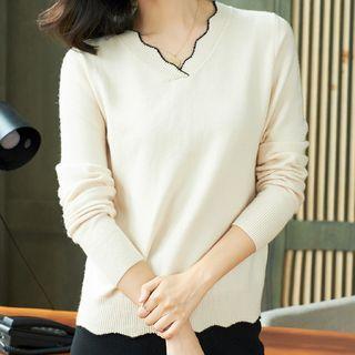 V-neck Scalloped Edge Knit Top