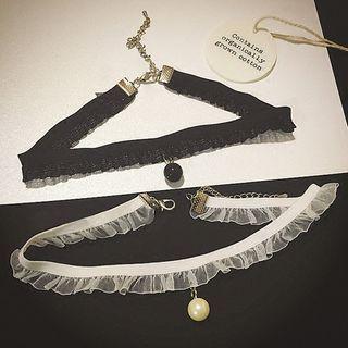 Bead Pendant Lace Choker