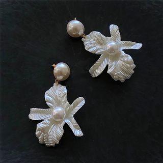 Faux Pearl & Leaf Dangle Earring