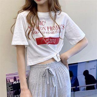 Lettering Short-sleeve Cropped T-shirt / Plain Straight-cut Sweatpants