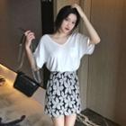 Short-sleeve V-neck Open Back T-shirt / Flower Lace A-line Skirt