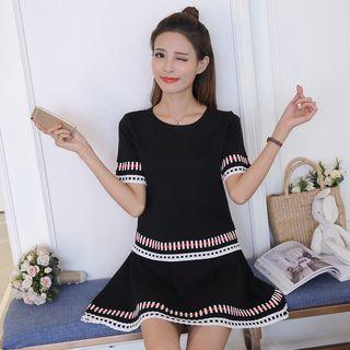 Set: Print Short-sleeve Knit Sweater + Mini Skirt