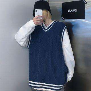 V-neck Cable Knit Vest / Plain Button-up Shirt