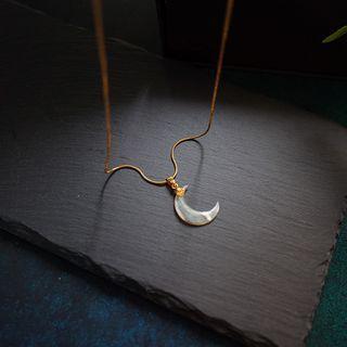 Moon Shell Pendant Alloy Necklace Gold - One Size
