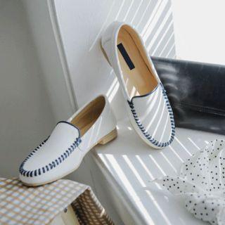 Round-toe Stitched Loafers