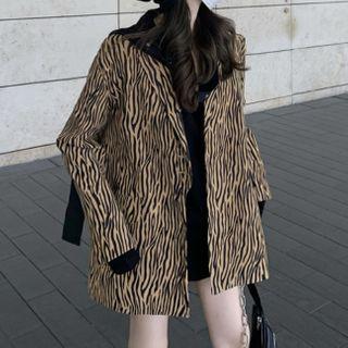 Plain Hoodie / Zebra Print Blazer