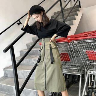Plain Loose-fit T-shirt / Color-block Skirt