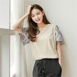 Pattern-sleeve T-shirt