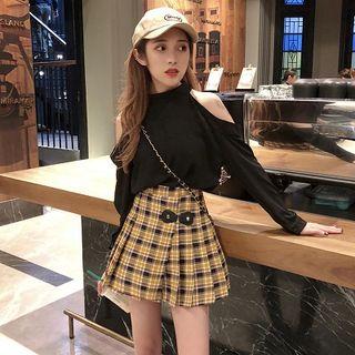 Long-sleeve Cold-shoulder T-shirt / Plaid Pleated Skirt
