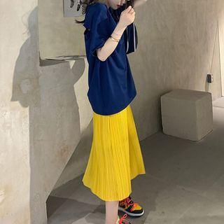 Set: Short-sleeve Plain T-shirt + Midi Pleated Skirt