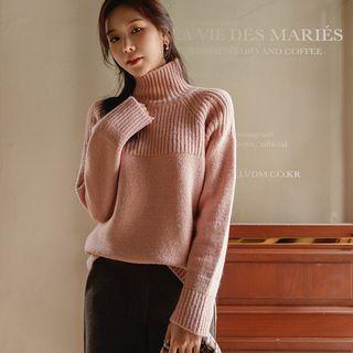 Mock-neck Dip-back Ribbed Sweater