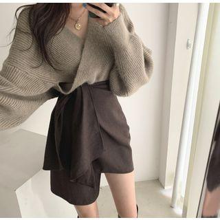 V-neck Sweater / Asymmetric Mini Skirt