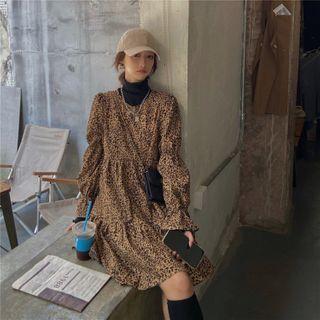 Turtleneck Top / Long-sleeve Leopard Print Dress