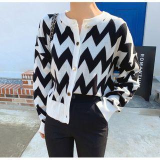 Buttoned Zigzag Print Cardigan