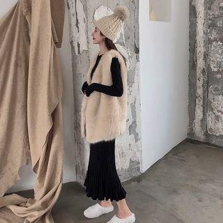 Faux Fur Vest / Long-sleeve Midi Knit Dress