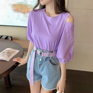 One-shoulder T-shirt / Denim Wide-leg Shorts