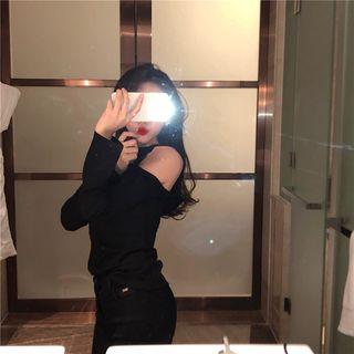 Off Shoulder Long-sleeve T-shirt Black - One Size