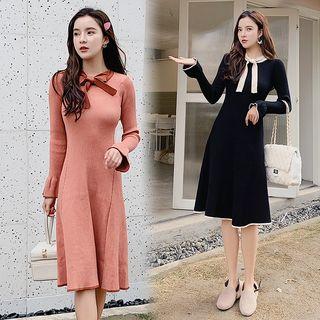Contrast Trim Bell Sleeve Lace-up Midi Dress