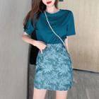 Set: Plain Short-sleeve T-shirt + Leaf Print Mini A-line Skirt