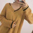 Color-block Loose-fit V-neck Sweater