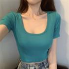 Plain Short-sleeve Scoop-neck Cropped T-shirt