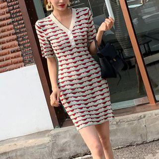 V-neck Short-sleeve Patterned Knit Dress As Shown In Figure - One Size