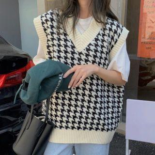 V-neck Houndstooth Sweater Vest Almond & Black - One Size