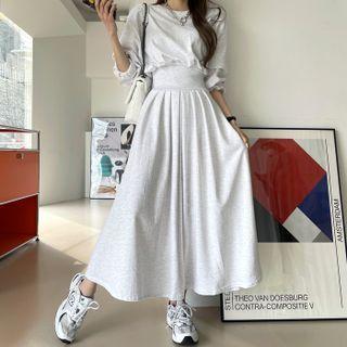 Set: Cropped Sweatshirt + Pleated Maxi Skirt