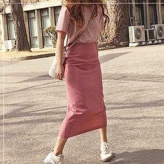Short-sleeve Plain T-shirt / Midi A-line Skirt / Set