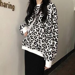 Leopard Print Sweatshirt / Plain Midi Skirt