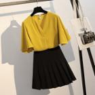 Short-sleeve V-neck Top / Pleated Skirt / Set