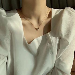 V-shaped Pendant Necklace