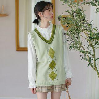 Printed Knit Vest / Ruffle Trim Blouse