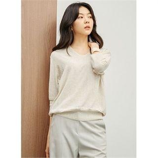 V-neck 3/4-sleeve Summer Knit Top