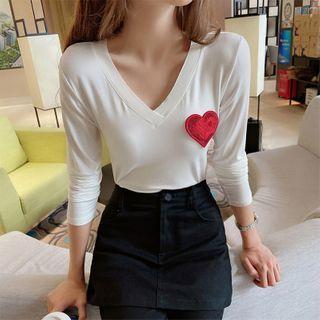V-neck Heart Embroidered T-shirt