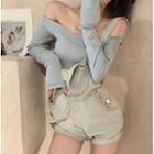 Off-shoulder T-shirt / Washed Denim Jumper Shorts