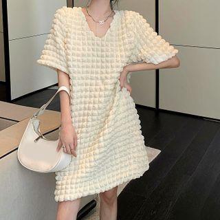 Short-sleeve V-neck Shift Dress Off-white - One Size