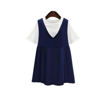 Set: Short-sleeve T-shirt + Sleeveless Pleated Dress